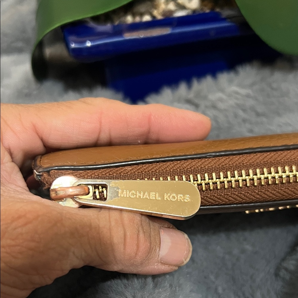 Michael Kors Continental Brown Wallet GUC retail $159 - Picture 3 of 9